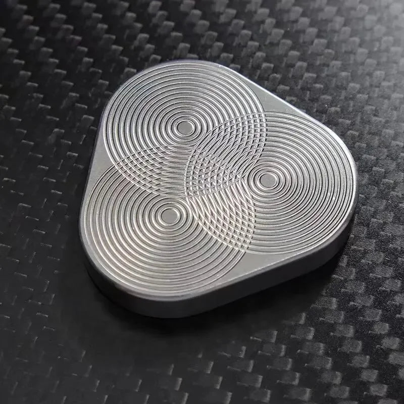 Curseur Magnétique Triangulaire – Fidget Spinner en Métal Anti-Stress